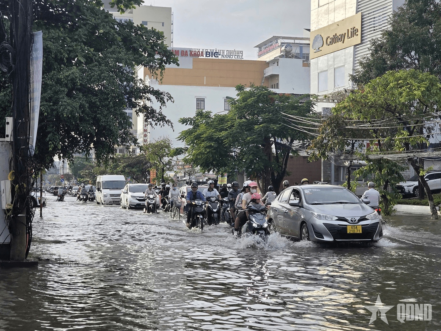 Cần Thơ: Triều cường gây khó khăn cho người dân