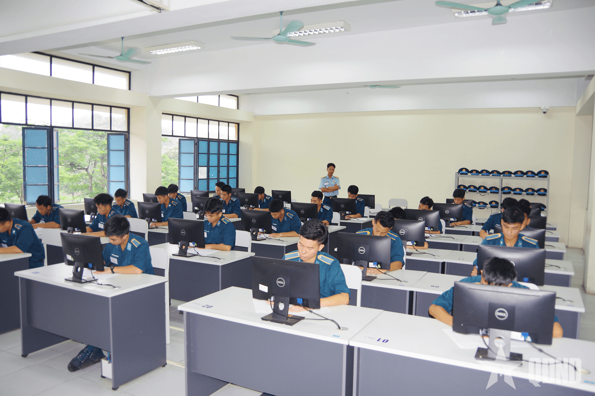Xây dựng "môi trường ngoại ngữ" ở Học viện Phòng không - Không quân