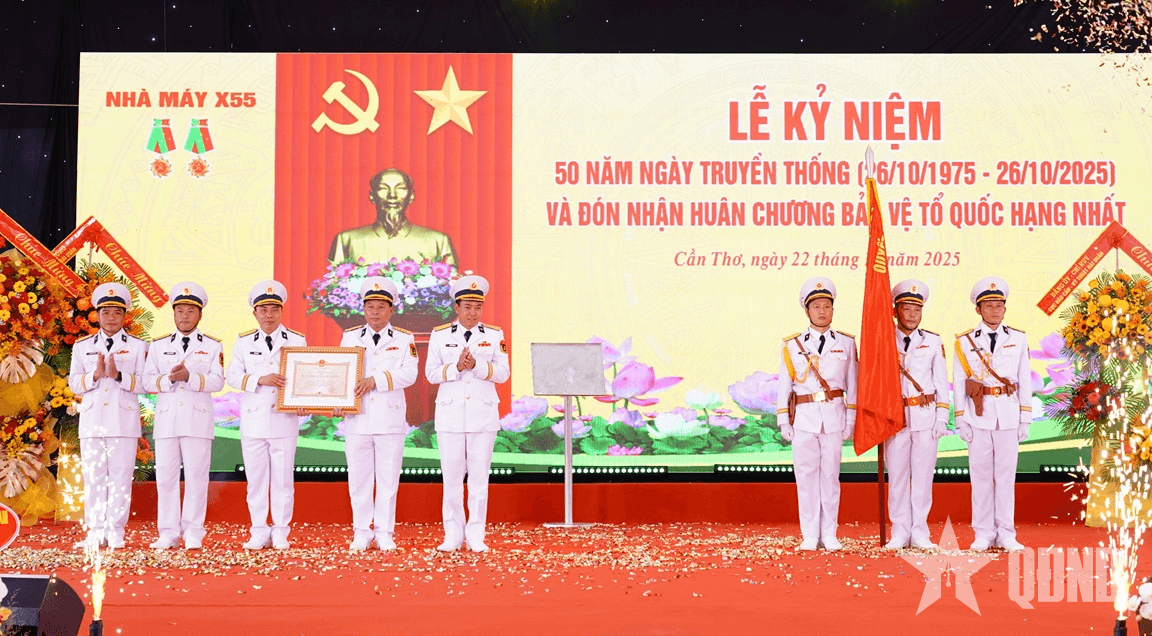 Nhà máy X55 Hải quân Kỷ niệm 50 năm Ngày truyền thống và đón nhận Huân chương Bảo vệ Tổ quốc hạng Nhất