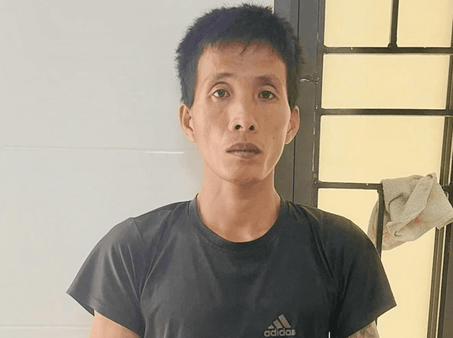 Khởi tố cha dượng bạo hành con riêng của vợ