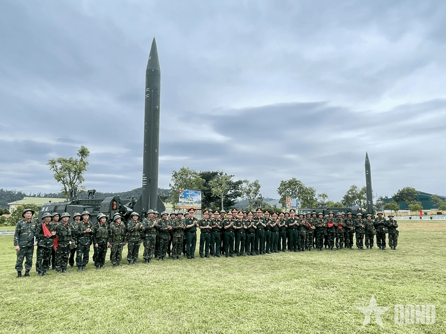 Thượng tướng Trương Thiên Tô kiểm tra công tác thi đua - khen thưởng tại Bộ tư lệnh Pháo binh - Tên lửa