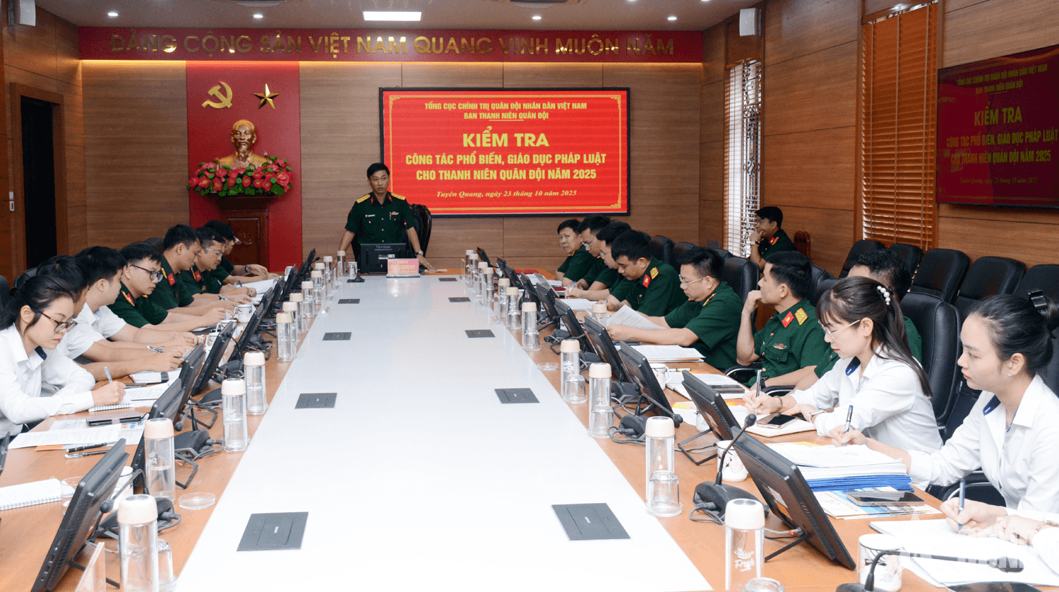 Ban Thanh niên Quân đội kiểm tra công tác phổ biến, giáo dục pháp luật cho thanh niên tại Nhà máy Z129