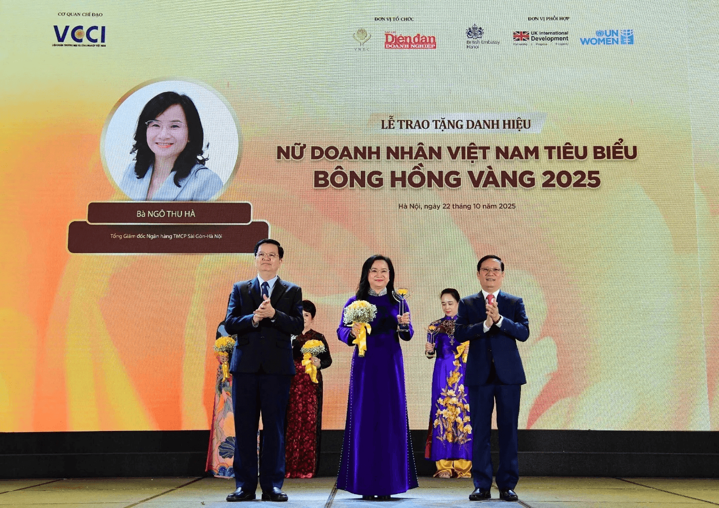 Tổng giám đốc SHB Ngô Thu Hà được vinh danh “Nữ doanh nhân Việt Nam tiêu biểu - Bông hồng vàng” năm 2025
