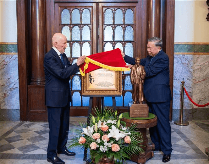 Tổng Bí thư Tô Lâm thăm nơi Bác Hồ từng ở tại Bulgaria