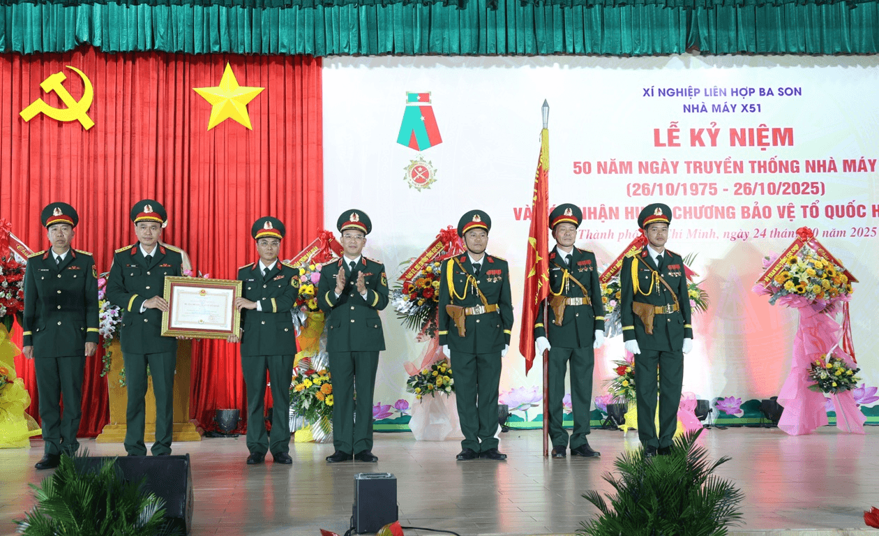 Nhà máy X51 kỷ niệm 50 năm Ngày truyền thống và đón nhận Huân chương Bảo vệ Tổ quốc hạng Ba