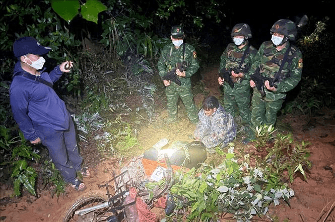 Ngăn chặn vụ vận chuyển trái phép khối lượng lớn vật liệu nổ qua biên giới