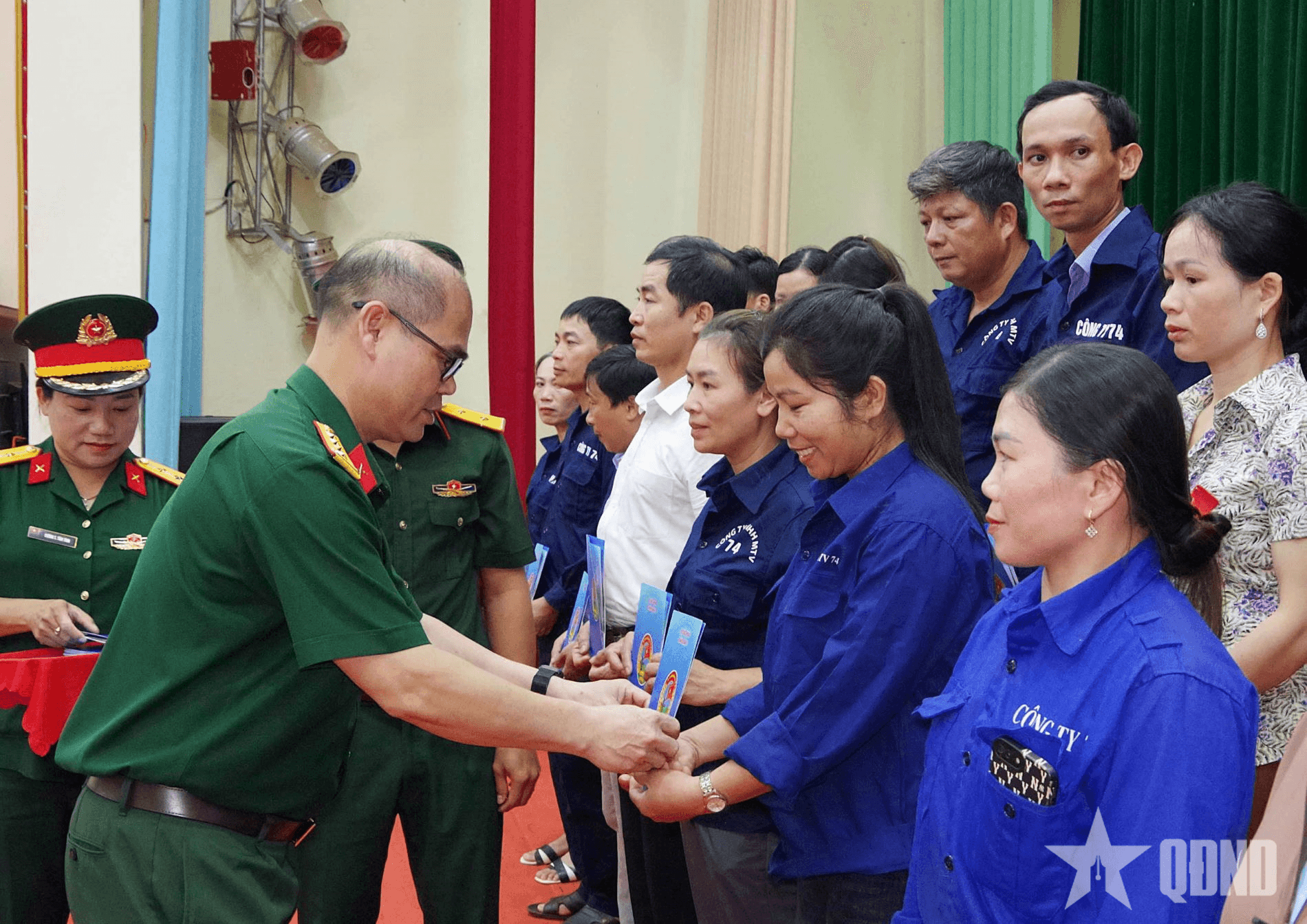 Binh đoàn 15 hỗ trợ gần 1 tỷ đồng giúp cán bộ, chiến sĩ và nhân dân khắc phục hậu quả bão số 10