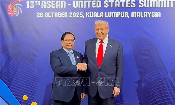 Hội nghị Cấp cao ASEAN 47: Thủ tướng Phạm Minh Chính gặp Tổng thống Hoa Kỳ Donald Trump