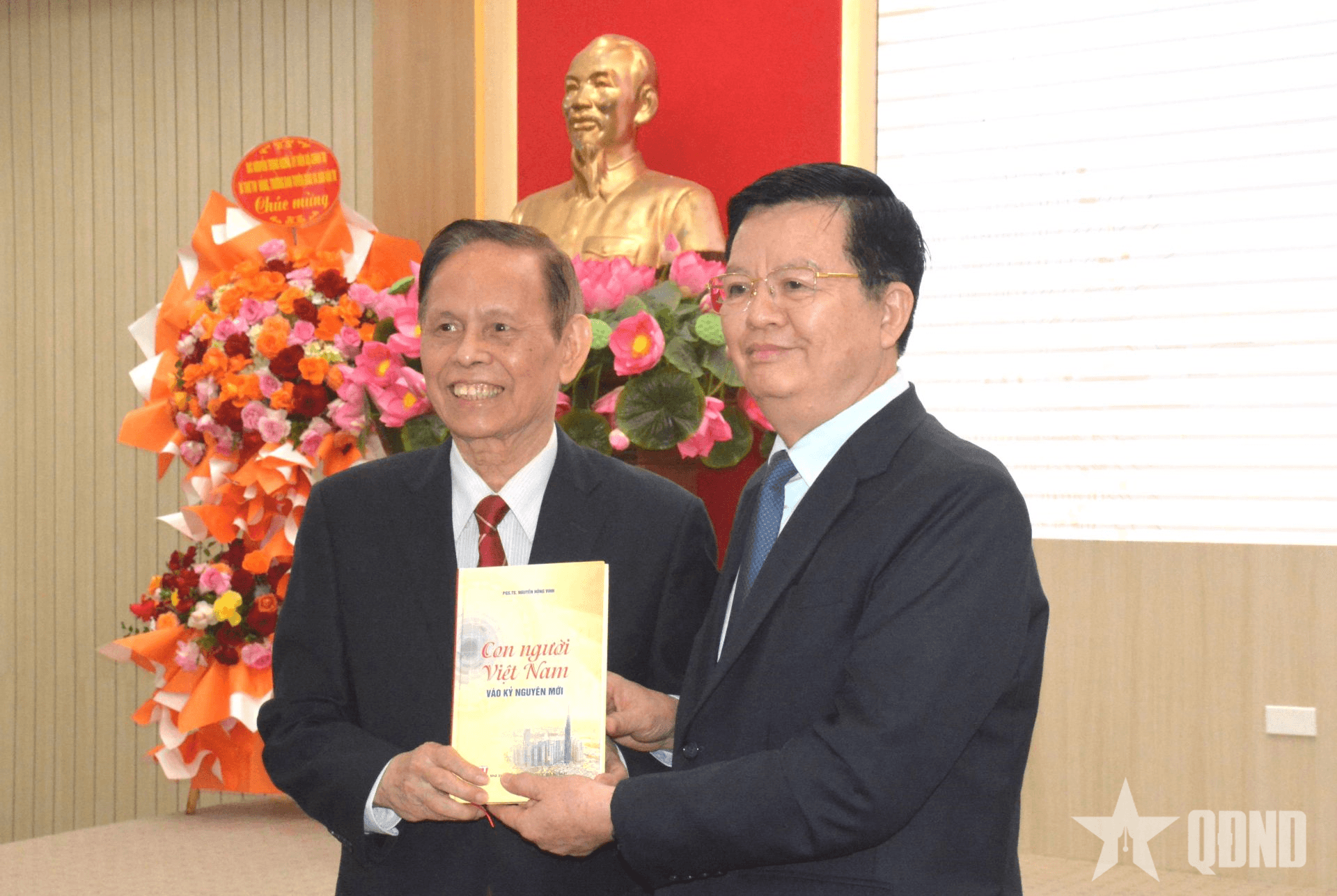 Ra mắt sách “Con người Việt Nam vào kỷ nguyên mới” của PGS, TS, nhà báo Nguyễn Hồng Vinh