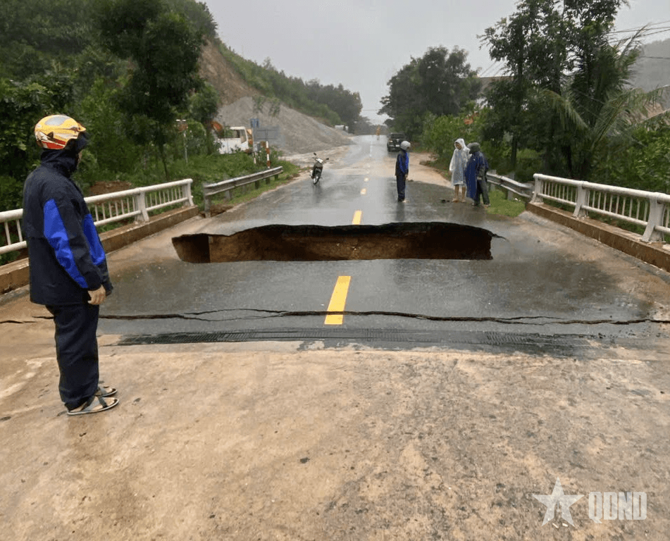 Đà Nẵng: Nhiều địa phương ở miền núi bị sạt lở, khẩn trương di dời người dân ra khỏi vùng nguy hiểm