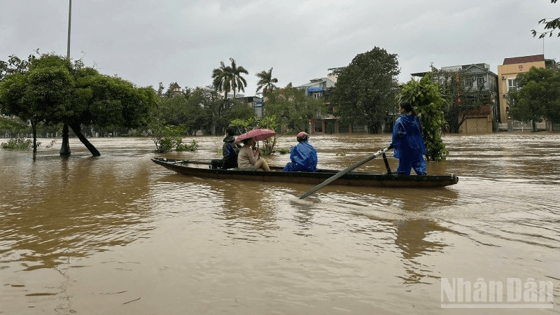 Huế sơ tán, di dời 265 hộ dân bị ảnh hưởng mưa lớn, ngập lụt