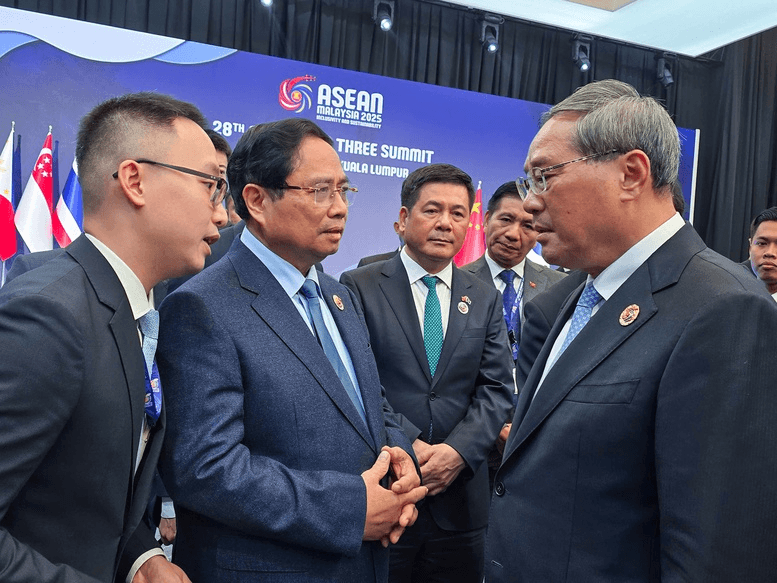 Thủ tướng Phạm Minh Chính gặp Thủ tướng Trung Quốc Lý Cường