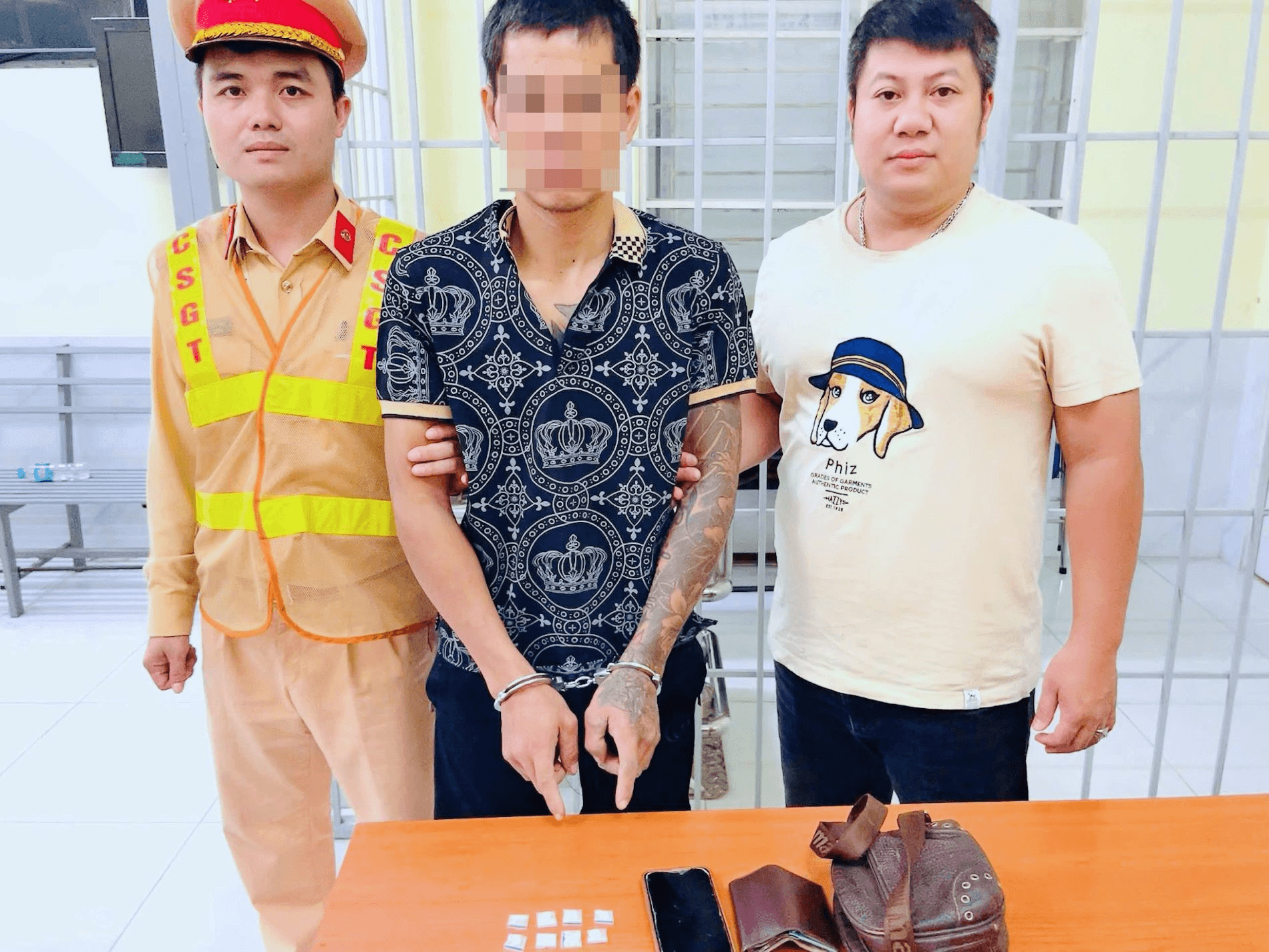Hà Nội: Tuần tra bảo đảm trật tự an toàn giao thông, phát hiện đối tượng tàng trữ ma túy