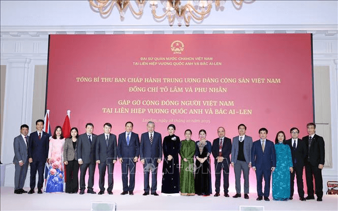 Tổng Bí thư Tô Lâm gặp gỡ cộng đồng người Việt Nam và cán bộ Đại sứ quán Việt Nam tại Liên hiệp Vương quốc Anh và Bắc Ireland