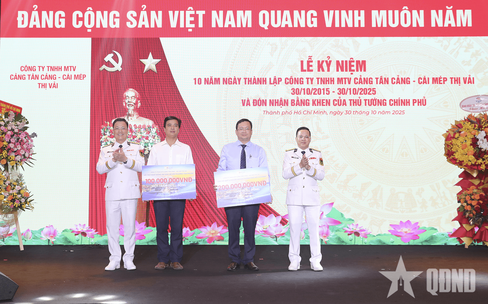 Cảng Tân cảng Cái Mép - Thị Vải đón nhận bằng khen của Thủ tướng