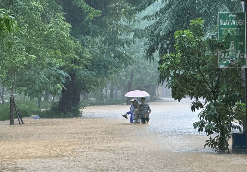 Thời tiết hôm nay (30-10): Miền Bắc đón không khí lạnh tăng cường, miền Trung tiếp tục mưa lớn