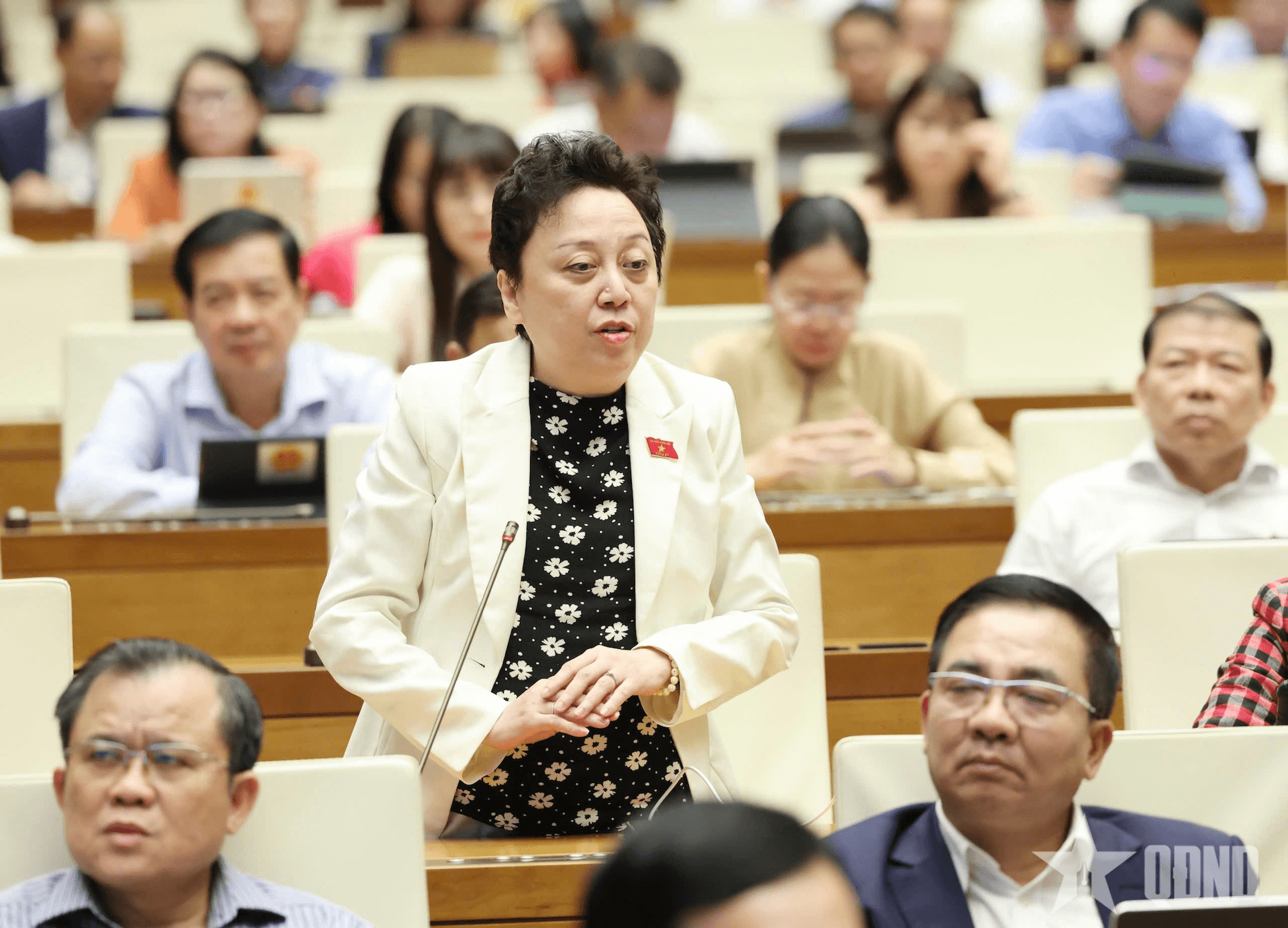 Đề xuất hành vi hành hung nhân viên y tế là chống người thi hành công vụ