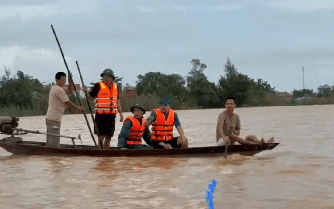 Huế: Tìm thấy 2 thi thể nạn nhân bị lũ cuốn
