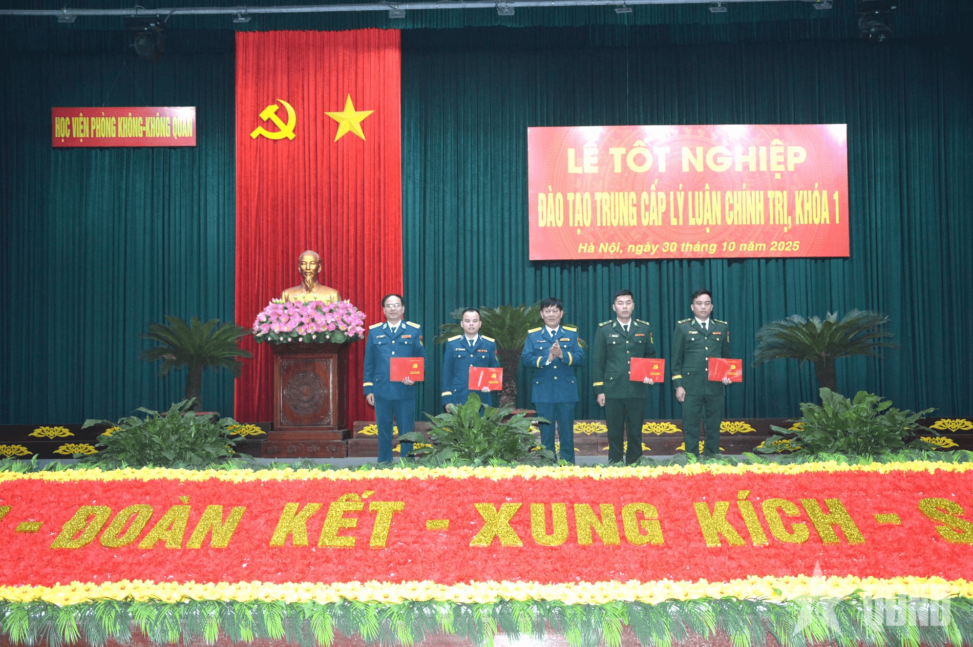 Học viện Phòng không - Không quân hoàn thành tốt khóa đào tạo Trung cấp lý luận chính trị khóa 1