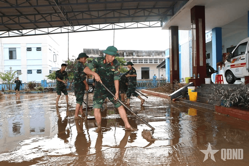 Bộ Quốc phòng chỉ đạo tiếp tục ứng phó, khắc phục hậu quả mưa lũ tại Trung Bộ