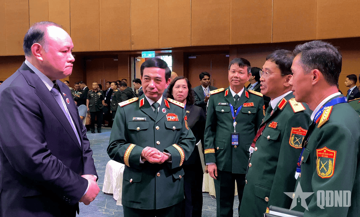 Đại tướng Phan Văn Giang gặp song phương với Bộ trưởng Quốc phòng các nước tham dự ADMM-19 và ADMM+ lần thứ 12