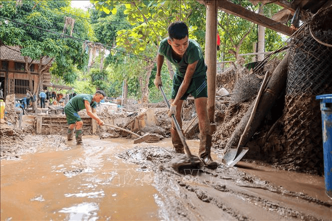 Điểm tựa của nhân dân trong bão, lũ