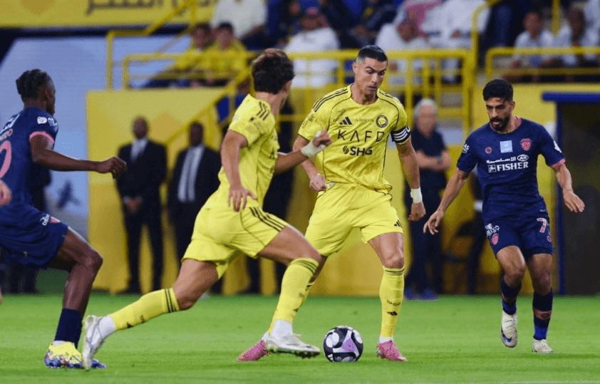 Tin thể thao (2-11): Ronaldo lập công, MU đứt mạch thắng