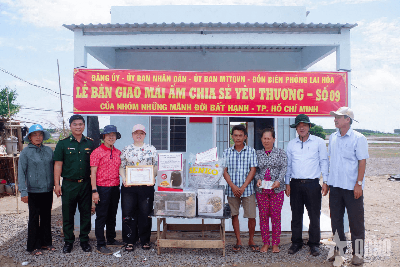 Bộ đội Biên phòng TP Cần Thơ bàn giao 3 mái ấm tặng người nghèo khu vực biên giới biển