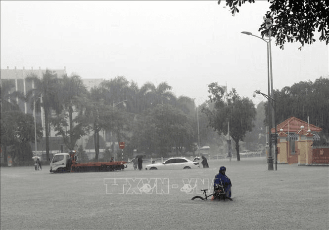 Bão số 13 di chuyển nhanh, hướng về đất liền ven biển Quảng Ngãi - Đắk Lắk