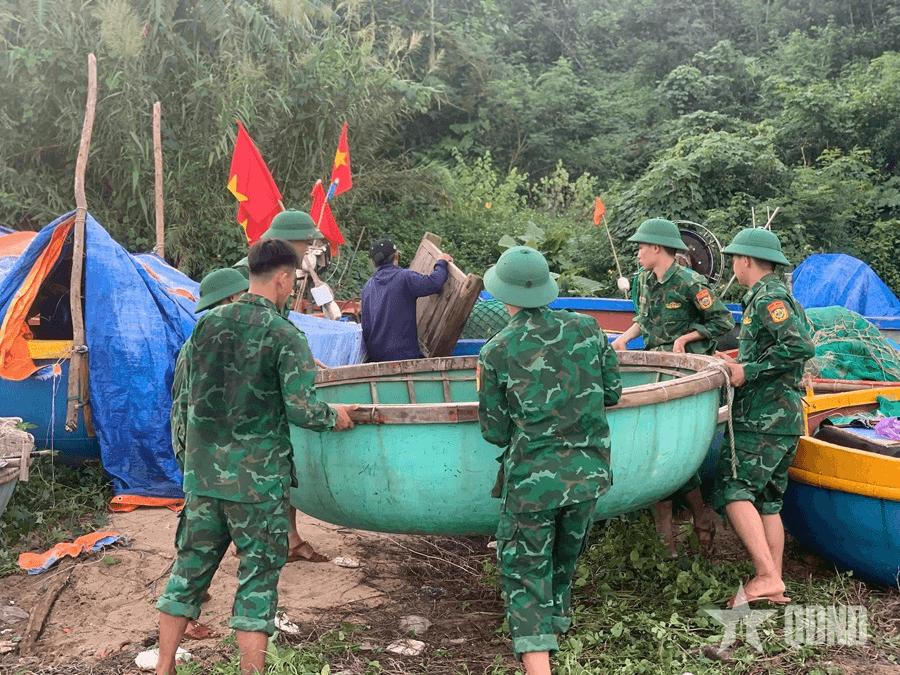 Lực lượng vũ trang và nhân dân Quảng Ngãi khẩn trương phòng, chống bão số 13