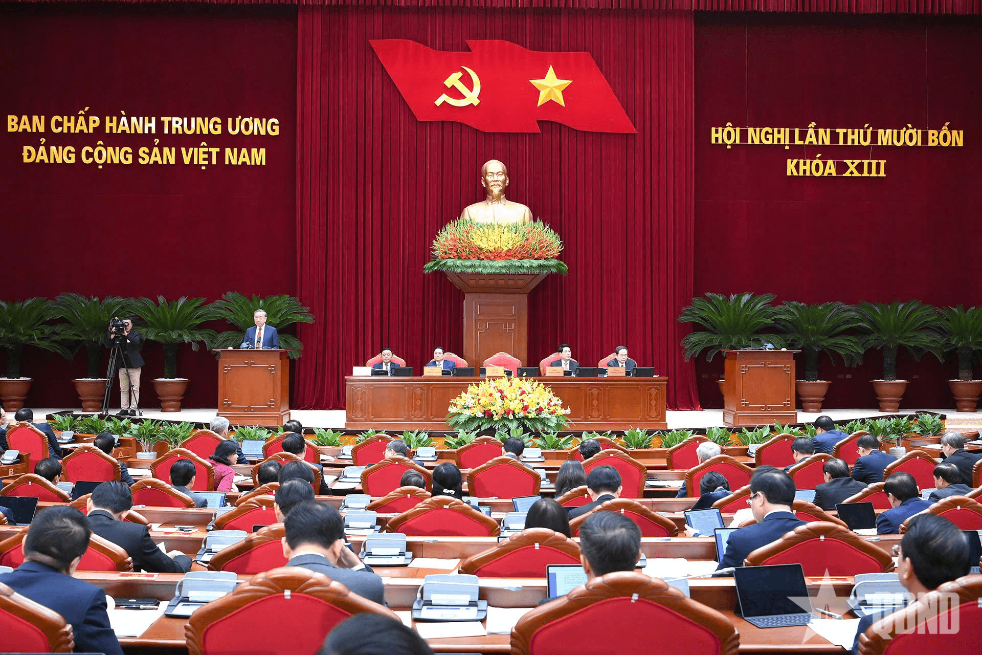 Ngày làm việc thứ nhất Hội nghị Trung ương 14 khóa XIII