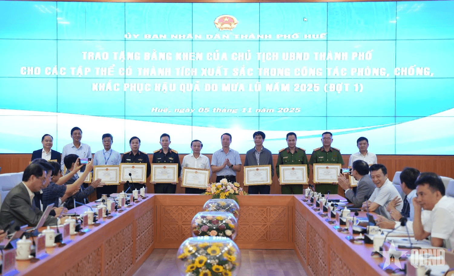 TP Huế khen thưởng các tập thể có thành tích trong công tác khắc phục hậu quả mưa lũ