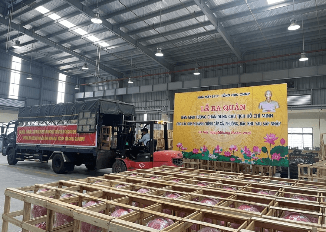 Nhà máy Z117 ra quân bàn giao tượng chân dung Chủ tịch Hồ Chí Minh đến các đơn vị hành chính cấp xã