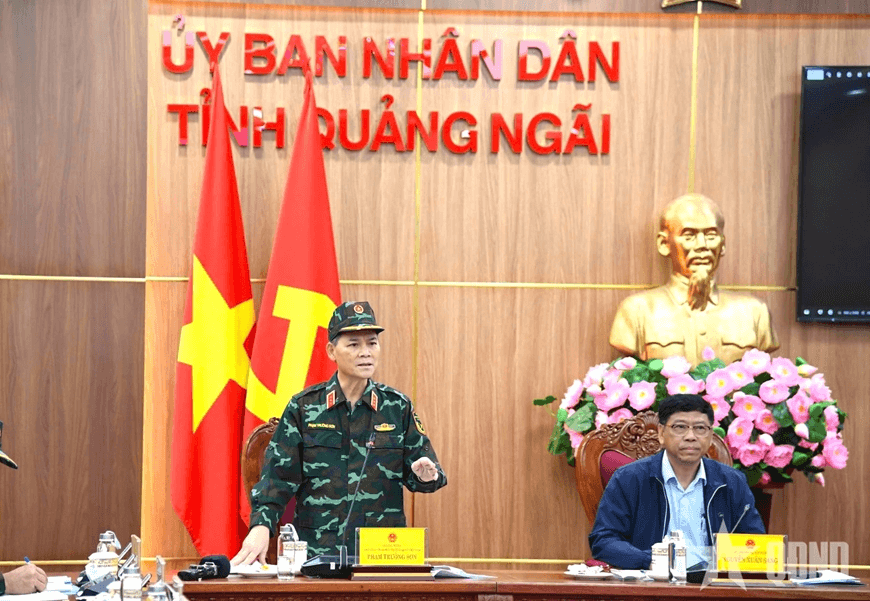 Chủ động, khẩn trương ứng phó với bão số 13