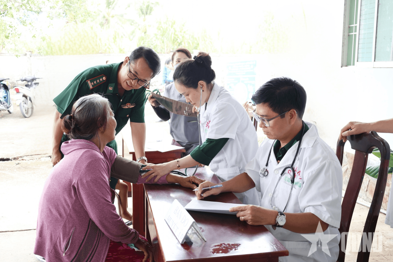 BĐBP tỉnh An Giang khám bệnh, cấp thuốc miễn phí cho hơn 300 lượt người dân