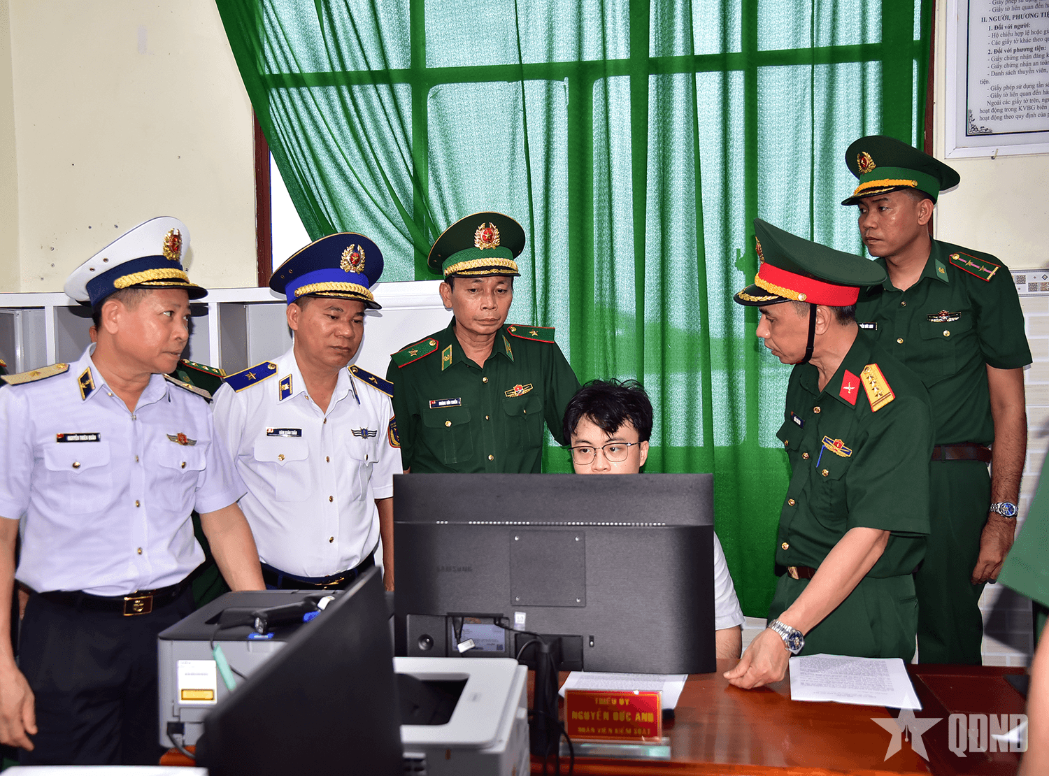 Đoàn công tác Bộ Quốc phòng kiểm tra cao điểm chống khai thác IUU tại An Giang