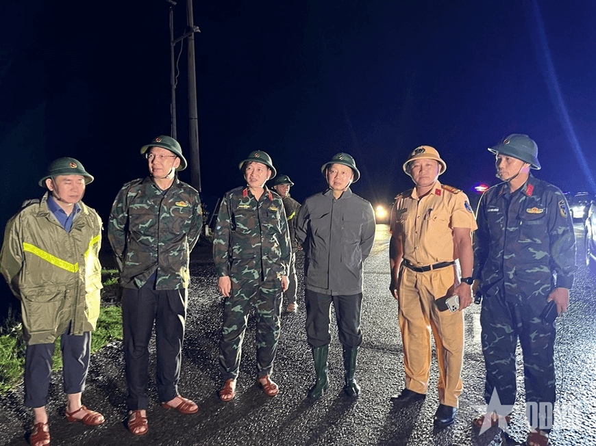 Toàn hệ thống chính trị vào cuộc phòng, chống bão số 13