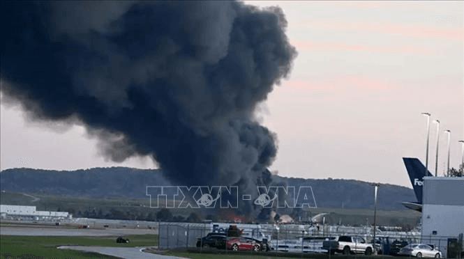 Vụ rơi máy bay chở hàng tại Mỹ: Bang Kentucky ban bố tình trạng khẩn cấp