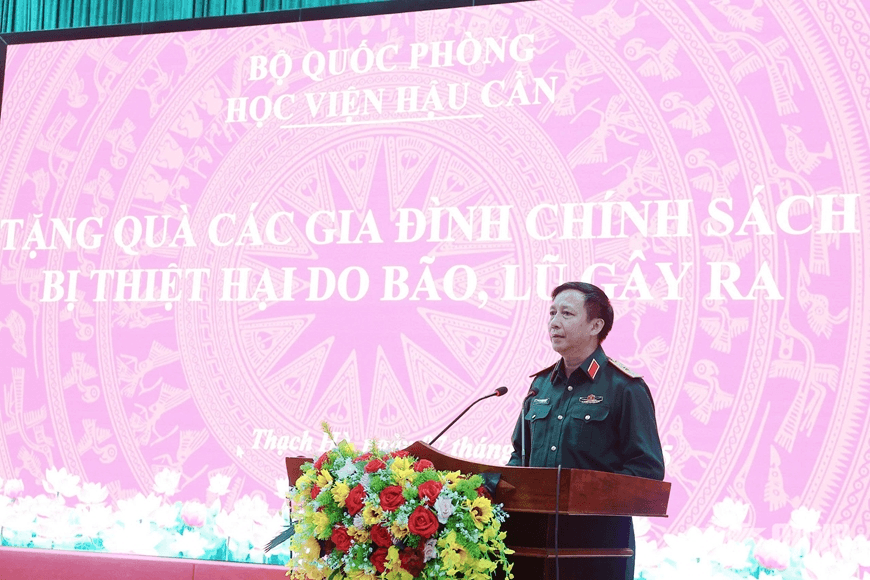 Học viện Hậu cần chung tay hỗ trợ nhân dân Hà Tĩnh khắc phục hậu quả bão lũ