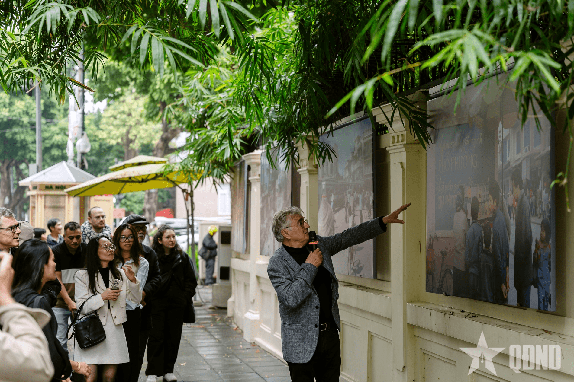 Khai mạc triển lãm “Giao điểm Việt Nam”