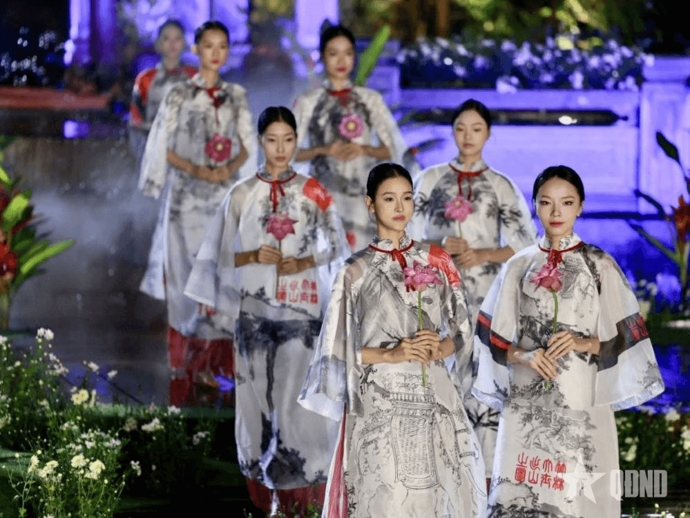 Áo dài kể chuyện di sản giữa lòng Văn Miếu