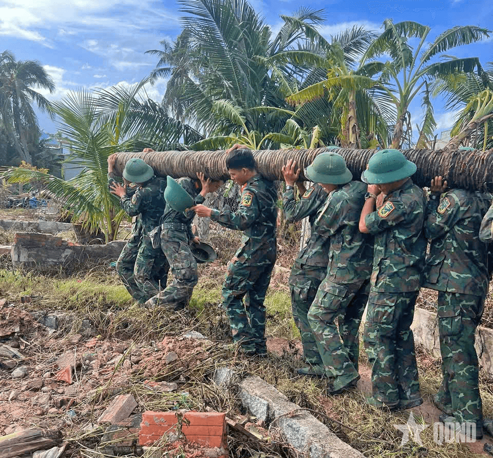 Càng khó khăn tình quân - dân càng bền chặt