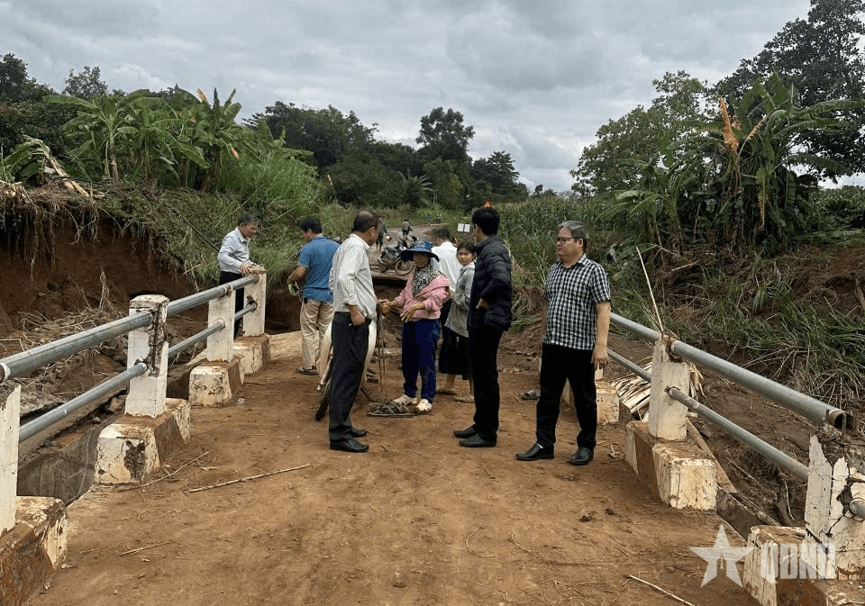 Tỉnh Đắk Lắk khắc phục sự cố cầu dân sinh ở xã Ea Kiết bị lũ cuốn trôi