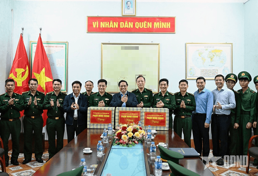 Thủ tướng Phạm Minh Chính thăm và làm việc với Đồn biên phòng Yên Khương