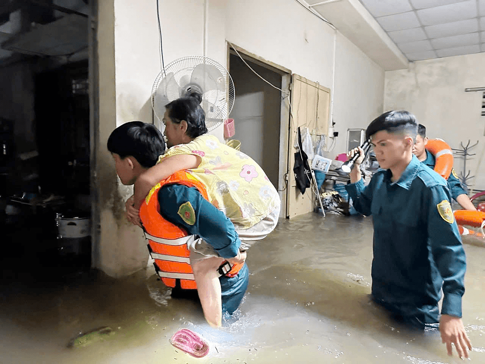 Siết chặt “4 tại chỗ” chủ động ứng phó mưa bão, triều cường