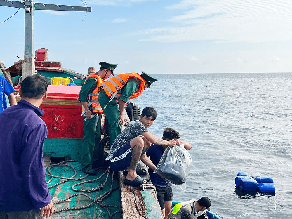 Điểm tựa của ngư dân trên biển