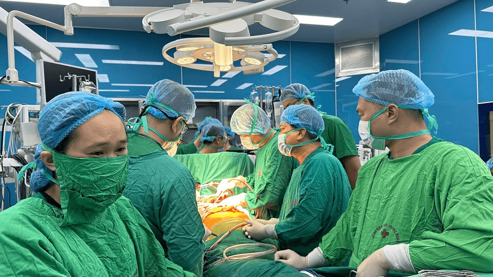 Bệnh viện Phổi Trung ương làm nên kỳ tích: Lần đầu tiên thực hiện thành công 2 ca ghép phổi trong 1 đêm
