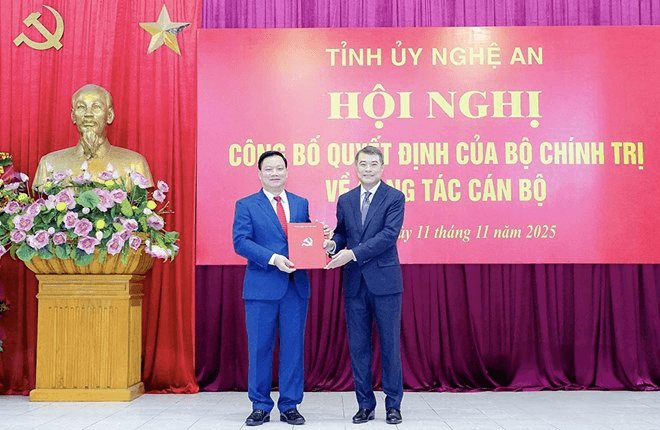 Đồng chí Nguyễn Khắc Thận giữ chức Bí thư Tỉnh ủy Nghệ An