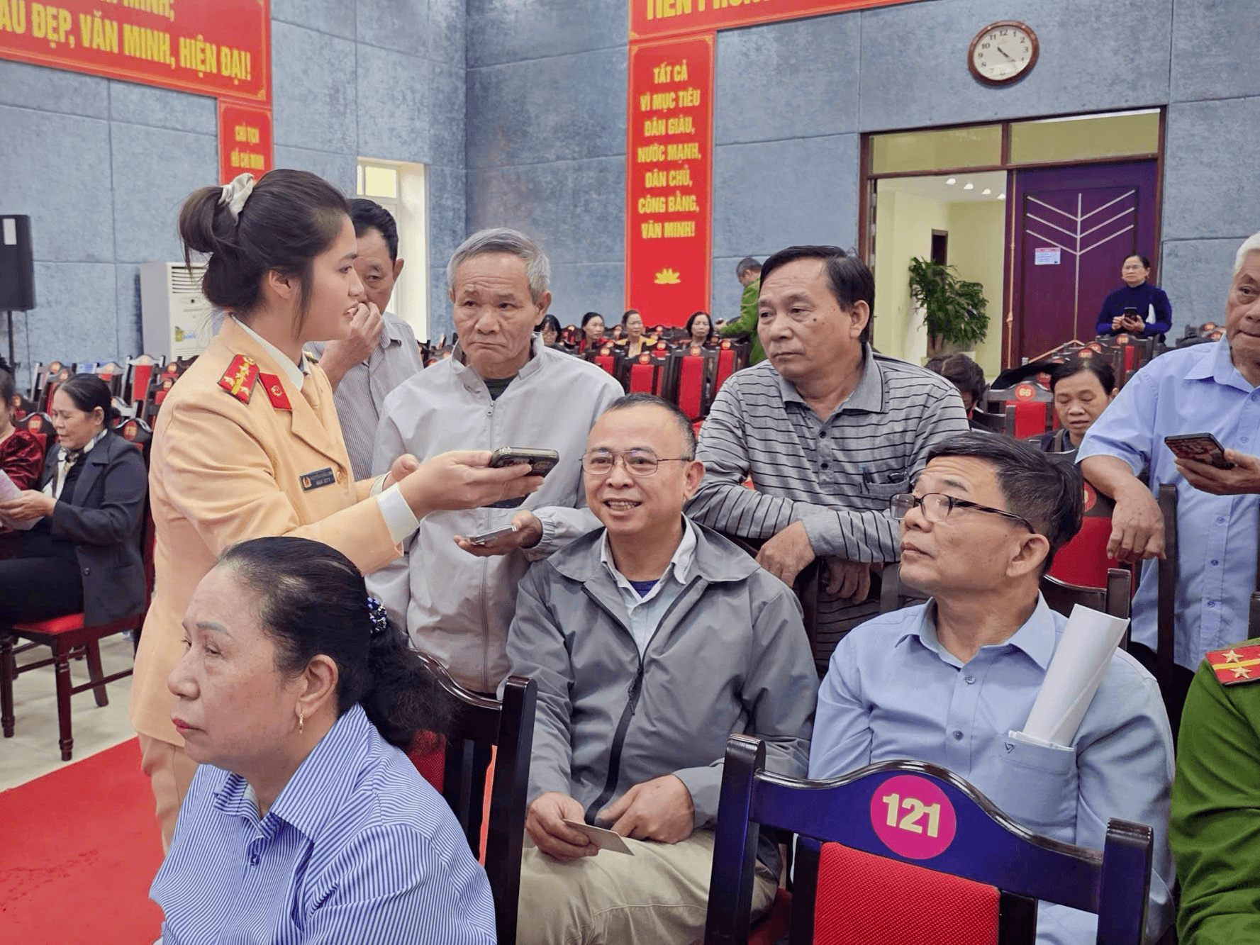 Hà Nội: Thu thập gần 14.000 hồ sơ dữ liệu đăng ký xe, giấy phép lái xe sau hơn một ngày triển khai cao điểm