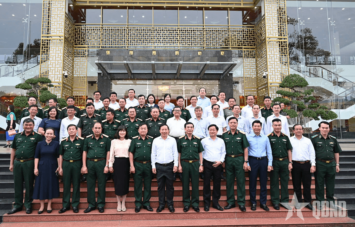 Đại tướng Phan Văn Giang làm việc với Ban Thường vụ Tỉnh ủy Tây Ninh